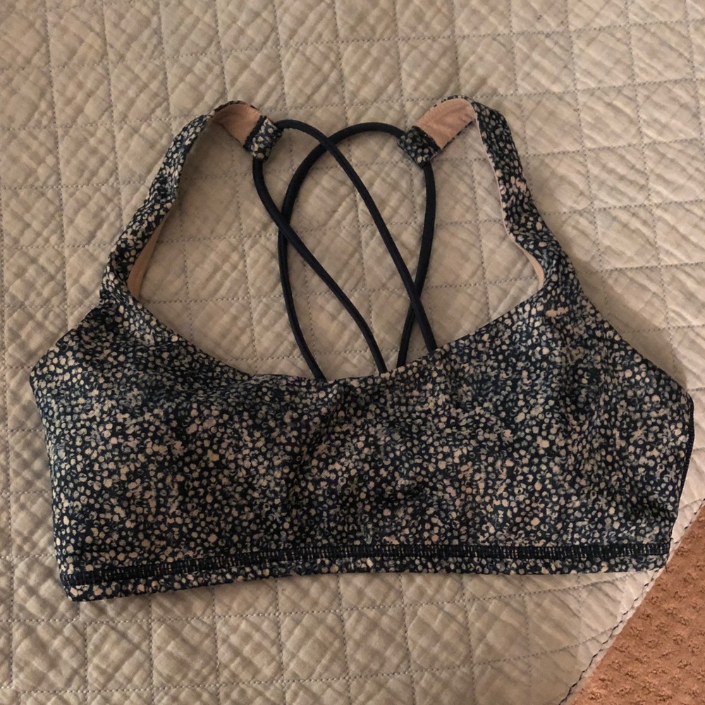 Lululemon free to be bra